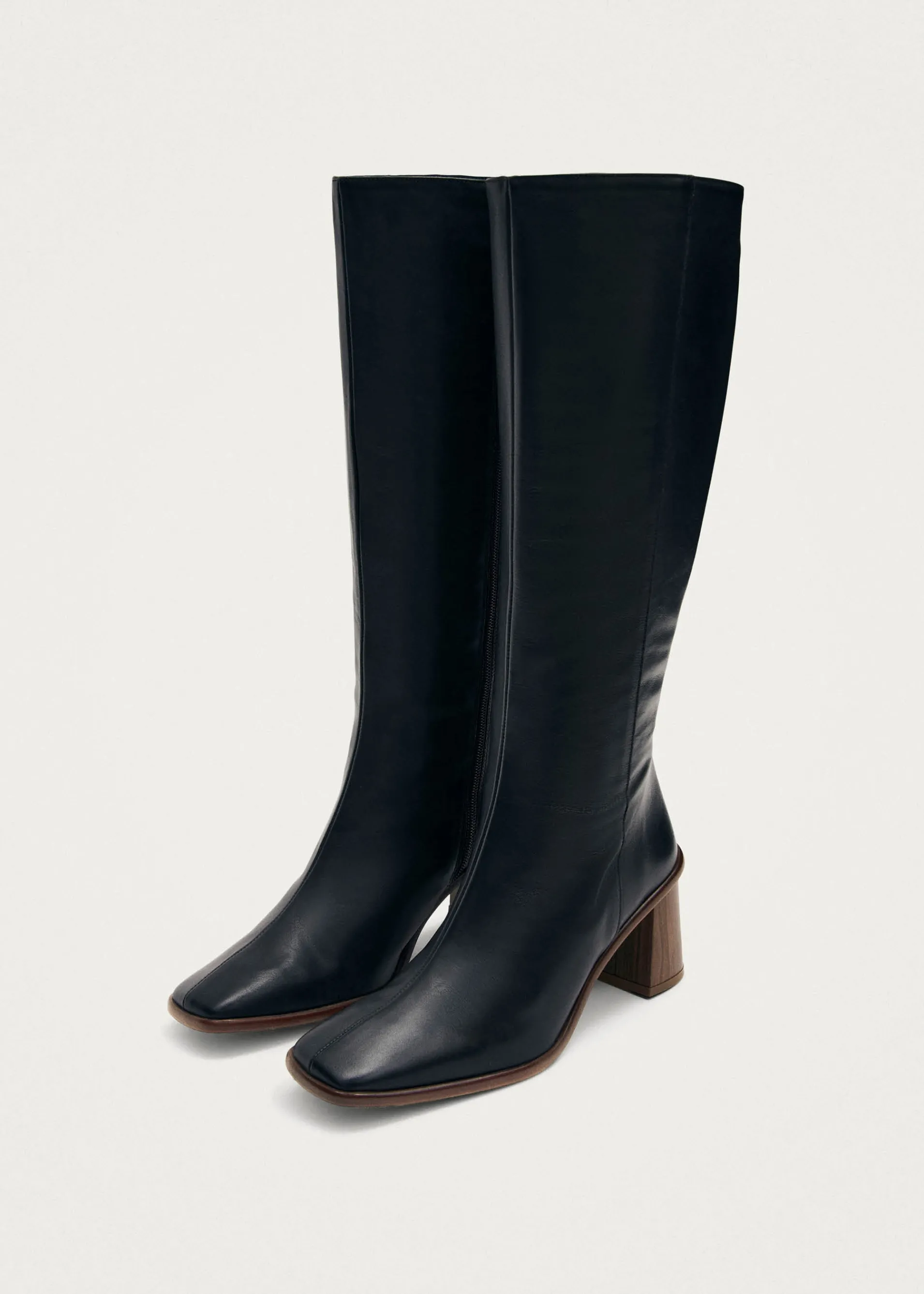 Shop East Bottes en cuir noir Bottes