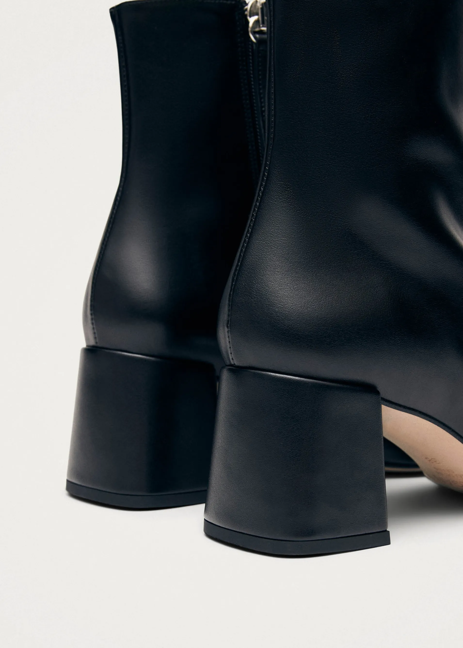 Shop Watercolor Bottines en cuir vegan noir Unités Limitées | Vegan