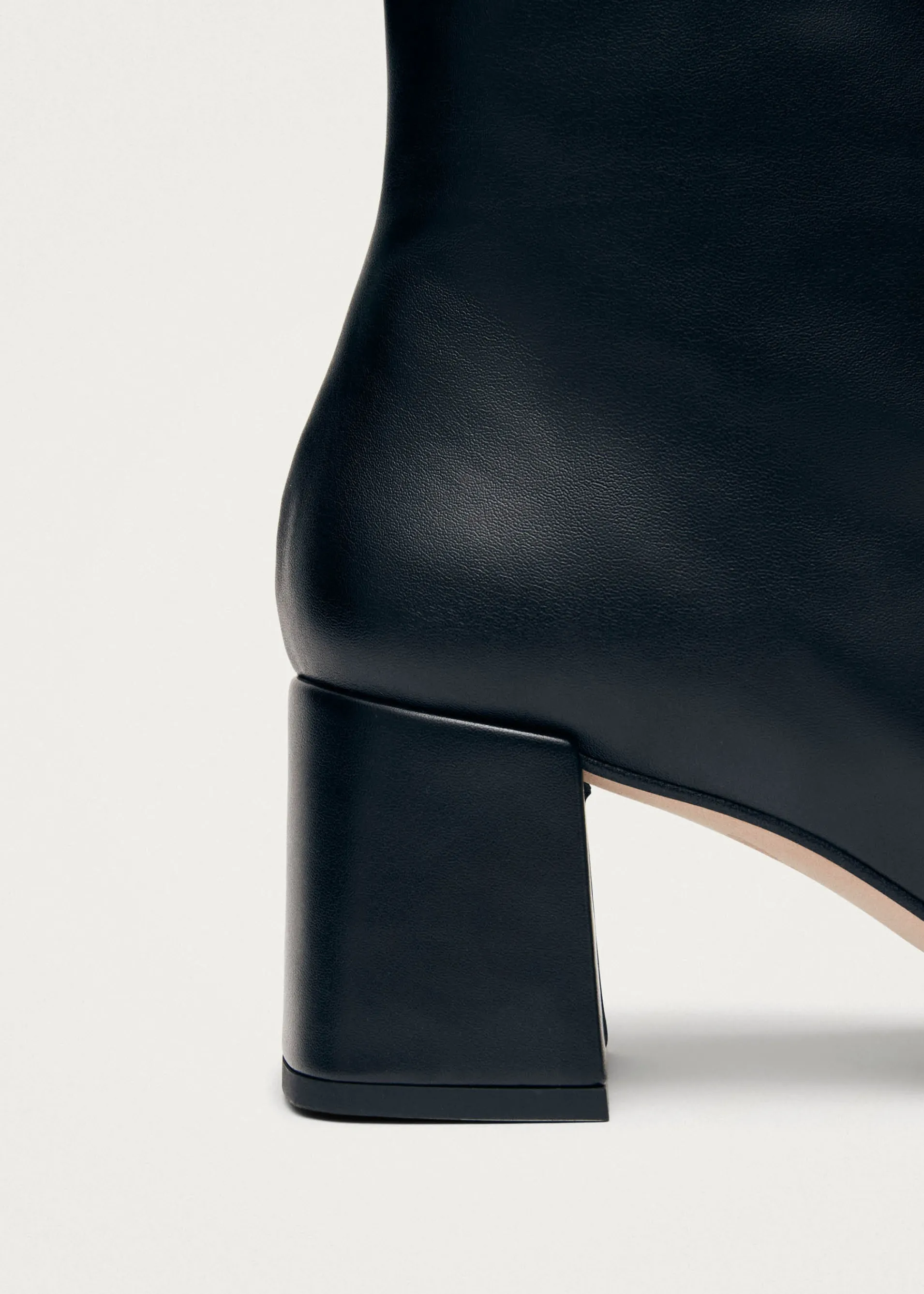 Shop Watercolor Bottines en cuir vegan noir Unités Limitées | Vegan